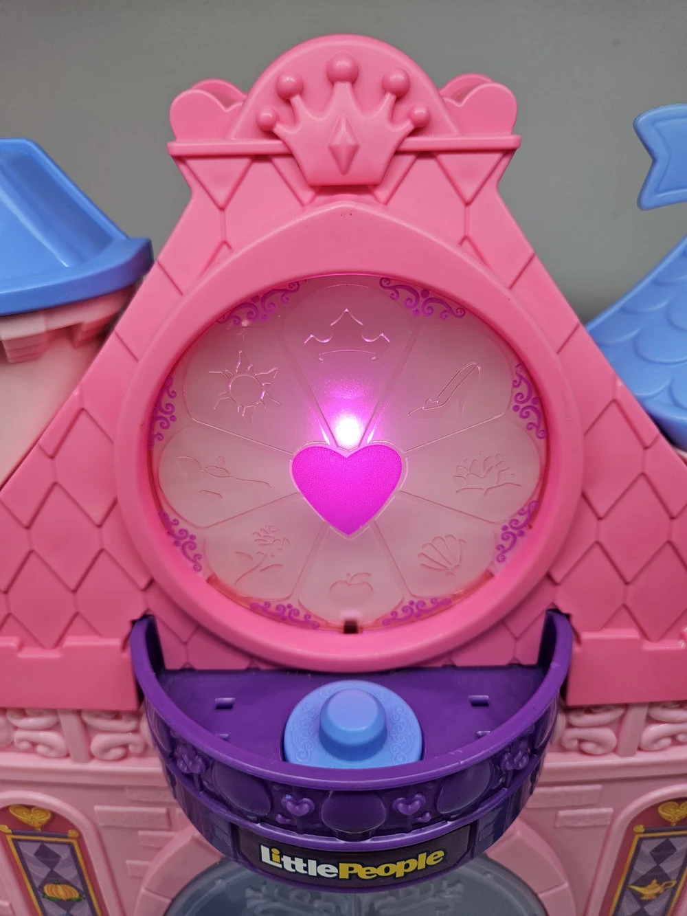 Little People Disney Princess Magical Lights & Dancing Castle Fisher-Price